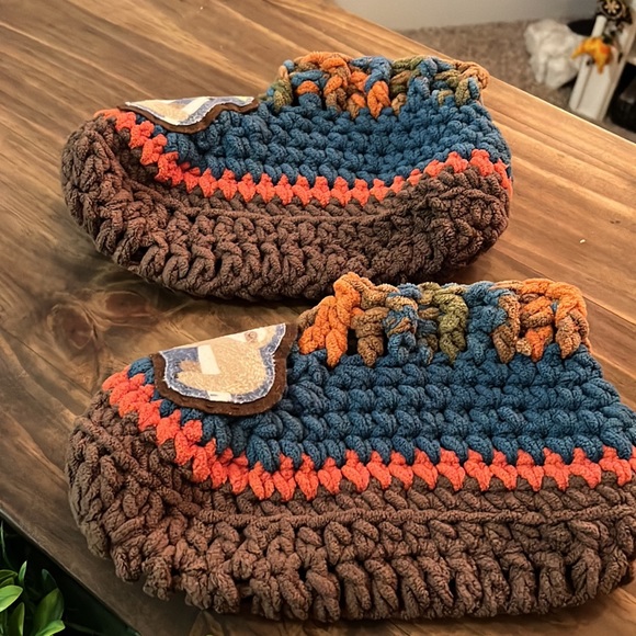 SNUGGLY SLOTH Slippers - Cozy Chenille Slipper Socks. - Picture 4 of 7